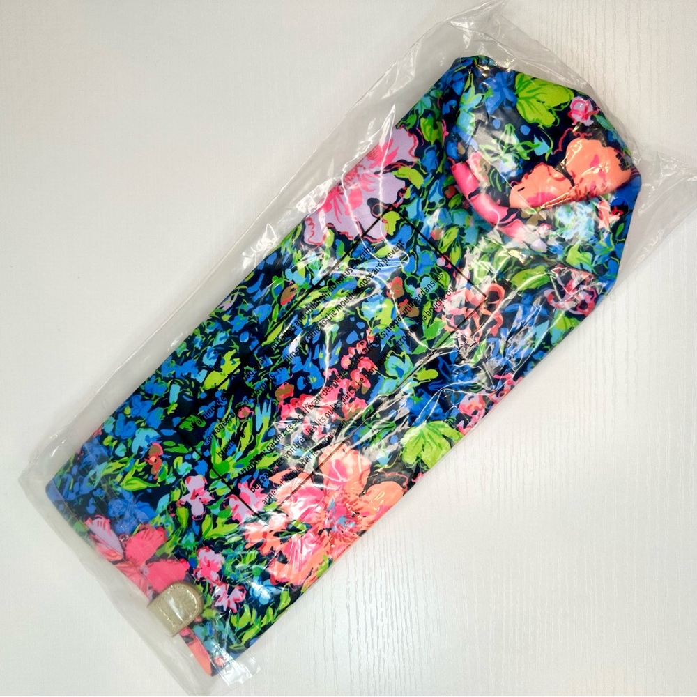 Lilly Pulitzer Wine Bag, Festive Fantasy, Hostess Gift - Picture 3 of 12